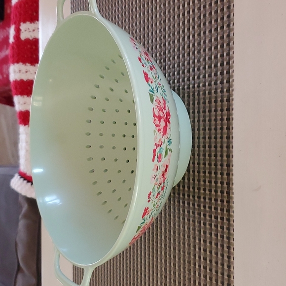 Pioneer Woman Colander - Picture 1 of 4